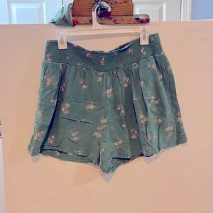 American Eagle Outfitters High Waisted Everyday Green Floral Soft Shorts